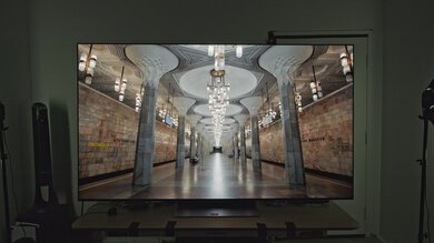 HDR hallway photo on the LG G5 - 1,120 cd/m2