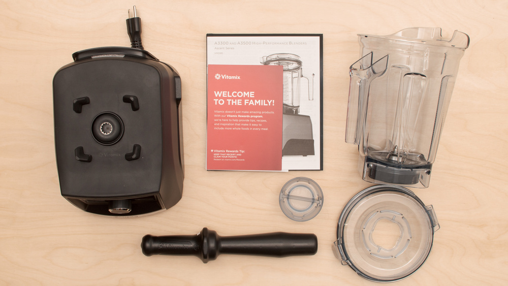 The Vitamix A3500 comes with a tamper and lid.