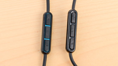 Buttons real and fake Bose QC25